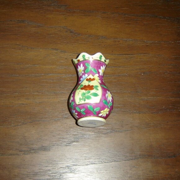 Vintage small purple yellow cameo floral vase VGU - Picture 4 of 6